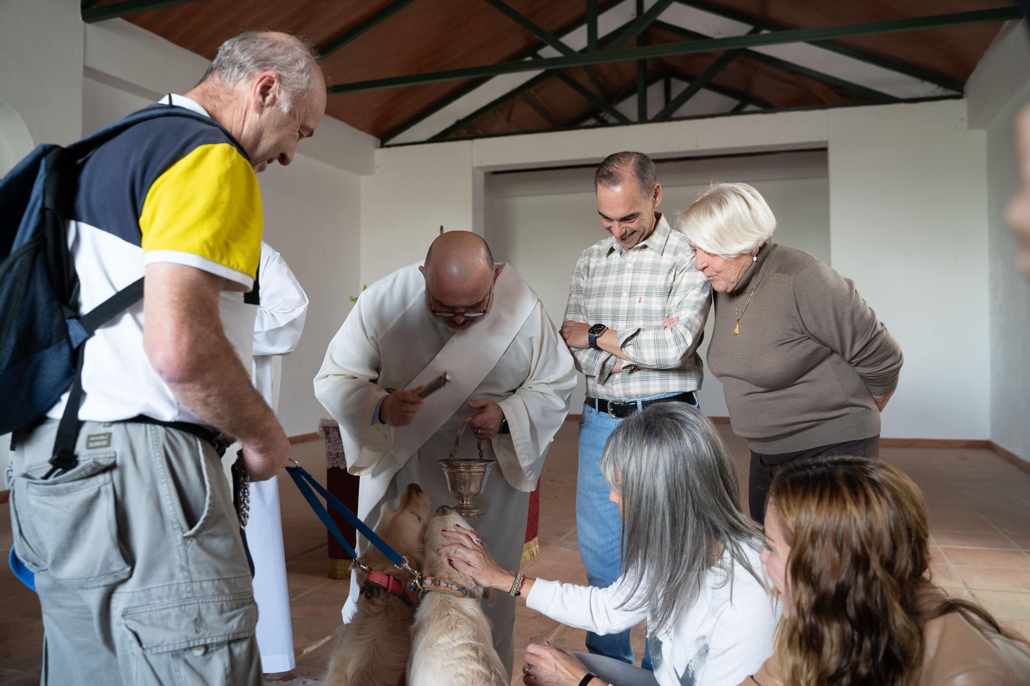 Benalmádena celebró la tradicional verbena de San Antón con la bendición de mascotas