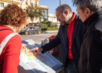 El Ayuntamiento y la ACCAB impulsan un sistema que localiza las tiendas del Centro Comercial Abierto