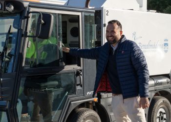 Benalmádena adquiere dos vehículos con decapadora para la limpiar pavimentos porosos