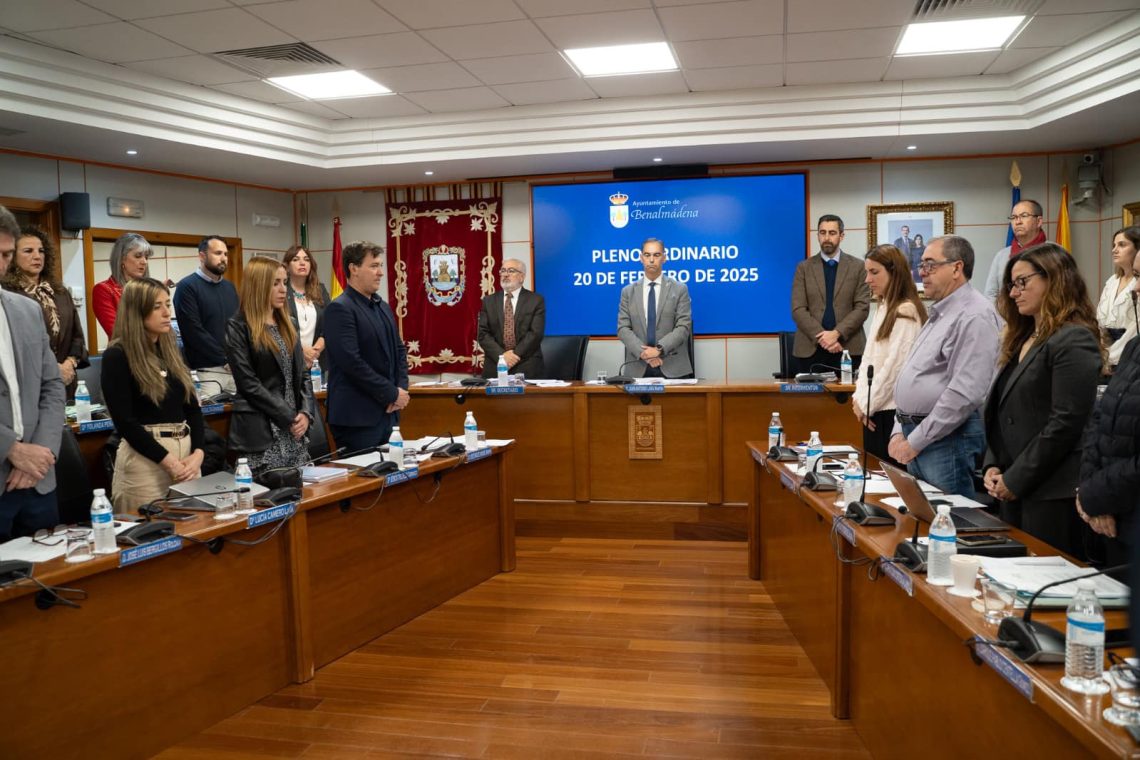 El Pleno de Benalmádena guarda un minuto de silencio por Lina