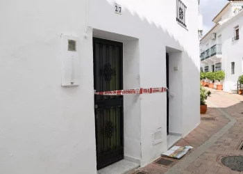 Destrozan el coche del marido de Lina