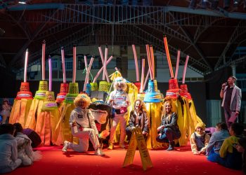Benalmádena se vuelca con el pasacalles de carnaval en Arroyo de la Miel