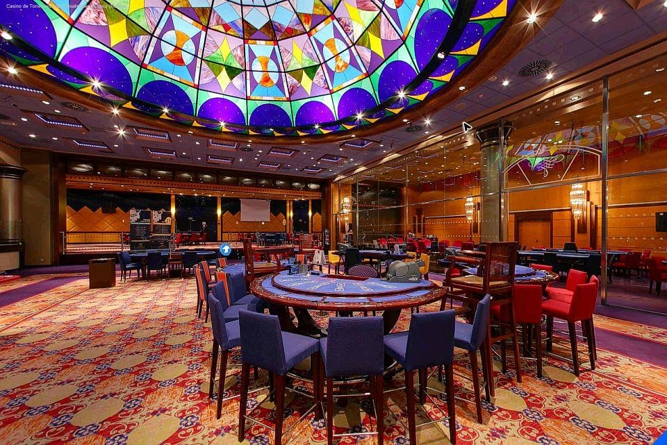 Más de 130.000 personas pasan por el Casino Torrequebrada cada año