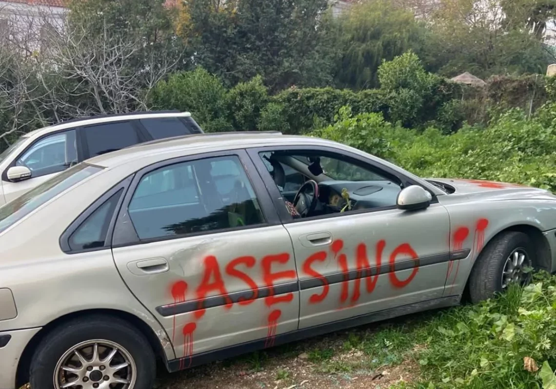 Destrozan el coche del presunto asesino de Lina