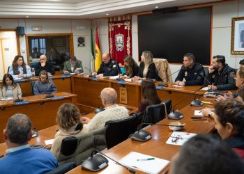 La comisión municipal sobre absentismo suma esfuerzos con la comunidad escolar