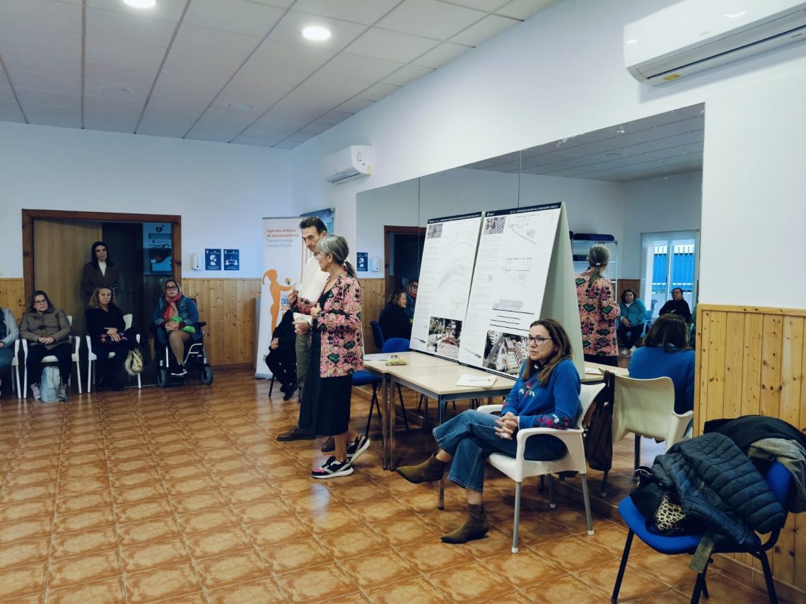 Reunión vecinal para explicar los proyectos de arbolado en Jesús Cautivo y del Centro Social Carola