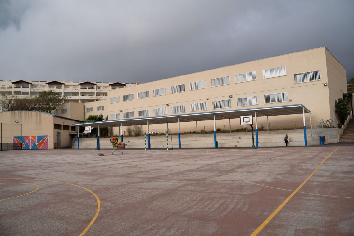El Ayuntamiento dotará de nuevas zonas de sombra a nueve centros educativos de Benalmádena