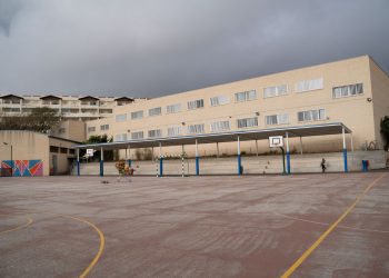 El Ayuntamiento dotará de nuevas zonas de sombra a nueve centros educativos de Benalmádena