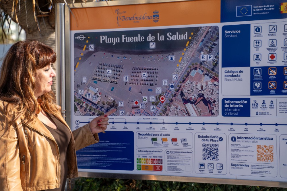 El Ayuntamiento renueva los paneles informativos de las playas de Benalmádena
