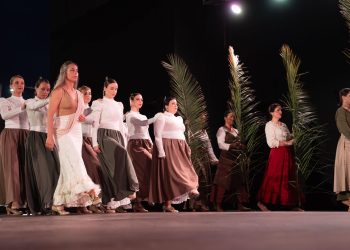 Lourdes Nieto narra la vida y resurrección de Jesucristo a ritmo de flamenco