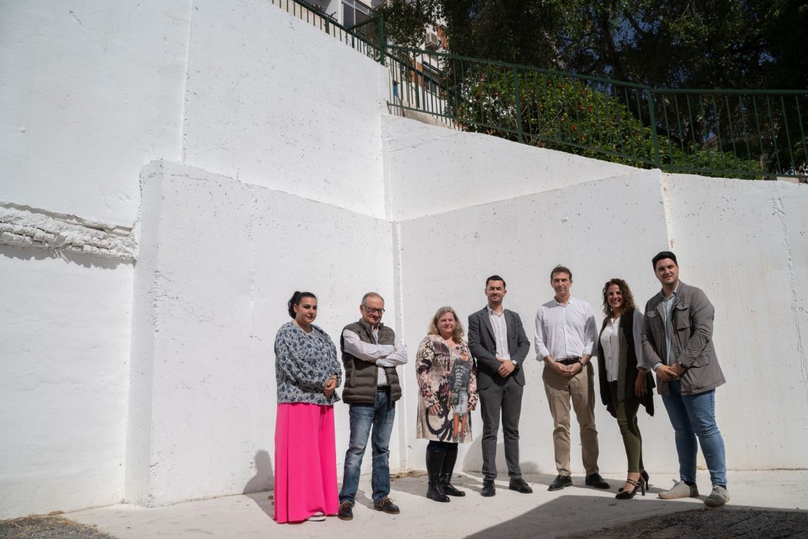 El Ayuntamiento invierte más de 85.000 euros en reparar el muro de contención que afectaba al solar del Coronado de Espinas