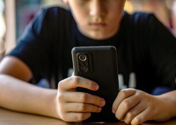 Adolescencia y demencia digital