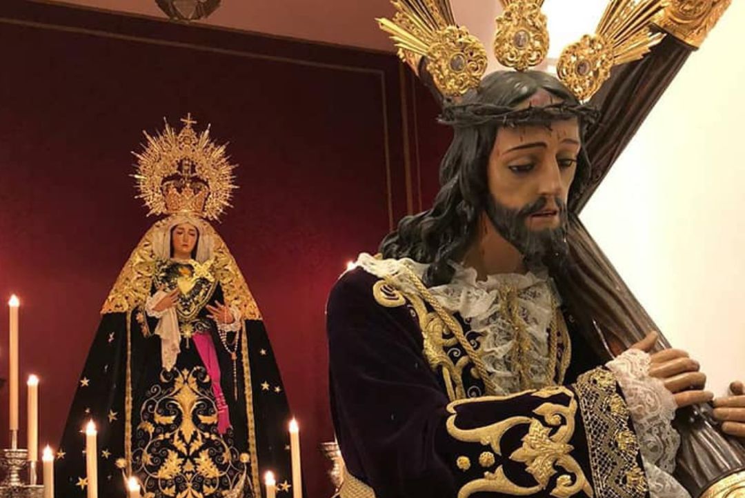 «Hemos tenido que retocar algunos tronos para poder salir desde nuestra pequeña casa hermandad»