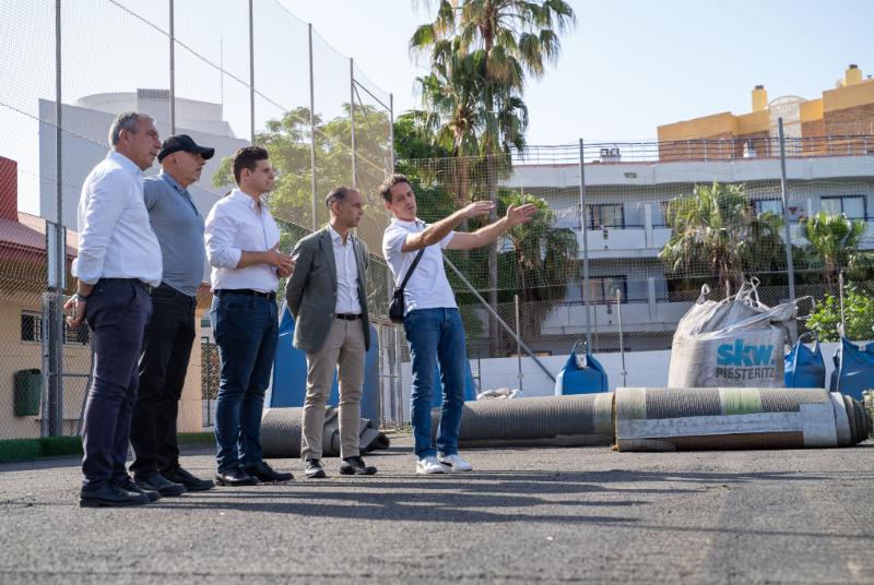 Comienza la renovación total del césped del Estadio Francisco Alarcón Isco en Benalmádena