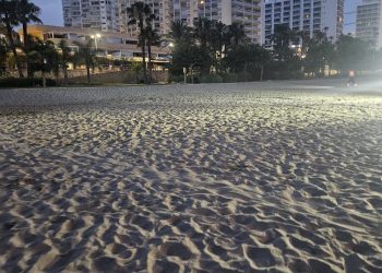 Las playas de Benalmádena ya están limpias tras una intensa Noche de san Juan