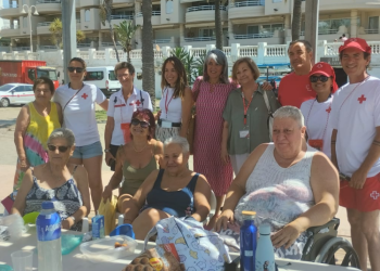 Benalmádena refuerza su compromiso social con el proyecto ‘Disfruta la Playa’, destinado a personas con movilidad reducida