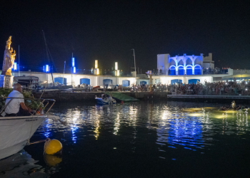 La semana grande en honor a la Virgen del Carmen llena de público los actos tradicionales y la Veladilla en el Puerto de Benalmádena