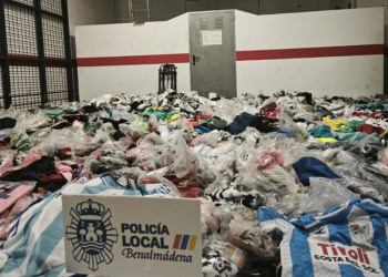 Golpe a la venta ambulante en Benalmádena y Torremolinos en una operación conjunta de la Policía Local