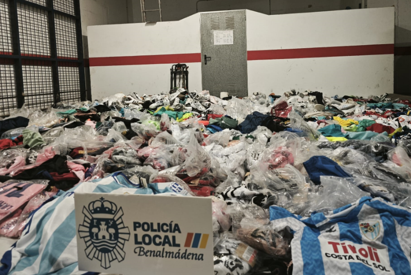 Golpe a la venta ambulante en Benalmádena y Torremolinos en una operación conjunta de la Policía Local