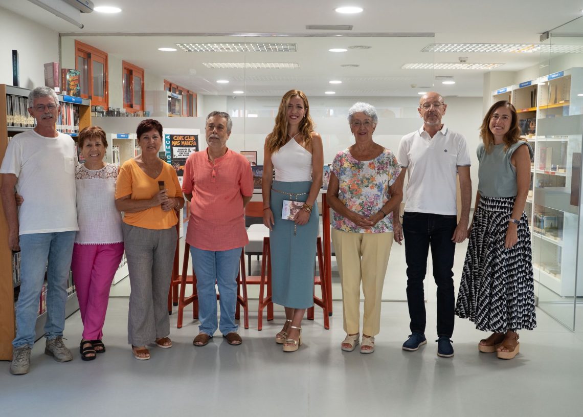 El Cineclub Más Madera dona más de 50 películas a la Biblioteca de Arroyo de la Miel