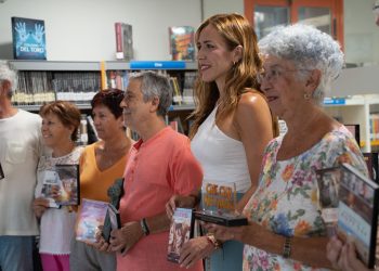 El Cineclub Más Madera dona más de 50 películas a la Biblioteca de Arroyo de la Miel