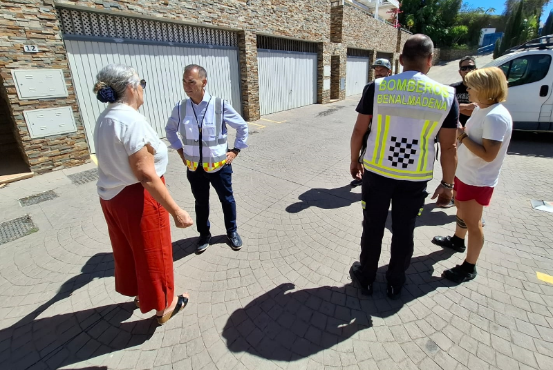Benalmádena y Emabesa trabajan a contrarreloj para reparar la tubería de saneamiento que se vio afectada por el incendio