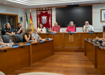 Benalmádena refuerza su lucha contra el absentismo escolar con la primera comisión municipal del curso 2025-2026