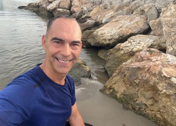 El alcalde de Benalmádena denuncia una posible suplantación de su identidad en redes sociales