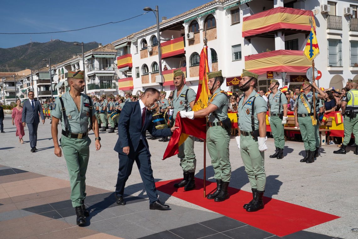 Más de 300 personan participan en la Jura de Bandera Civil en Benalmádena
