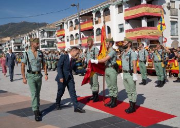Más de 300 personan participan en la Jura de Bandera Civil en Benalmádena