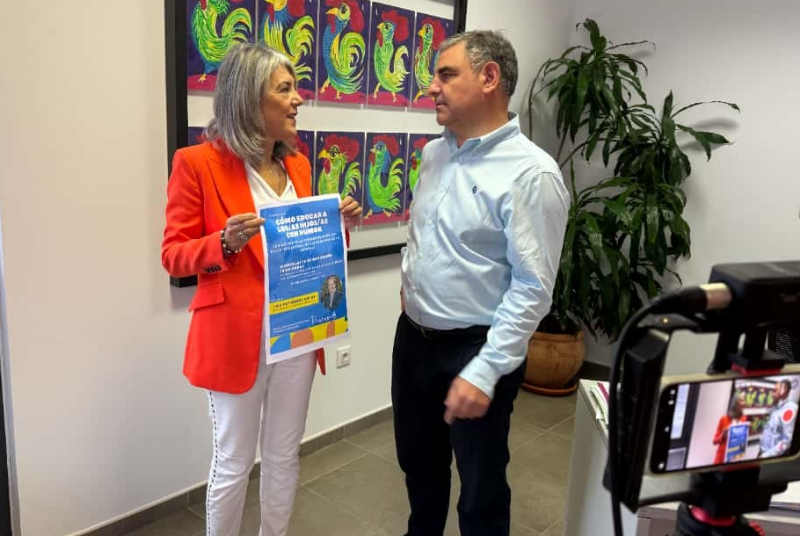 Benalmádena conmemora el Día Internacional de los Derechos de la Infancia con una conferencia sobre educación y humor