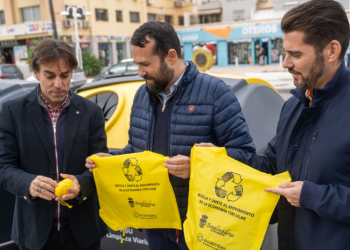 El Ayuntamiento de Benalmádena pone en marcha una campaña a pie de contenedor para informar y sensibilizar sobre la separación de residuos