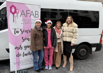 El Ayuntamiento presenta la nueva furgoneta de AFAB financiada a través de los presupuestos participativos