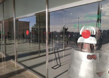 Acusan a una mujer por apuñalar con un cuchillo de sierra a otra en Benalmádena