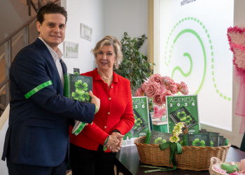 El Ayuntamiento de Benalmádena se suma al ‘Brazalete de la Esperanza’ en el Día Mundial contra el Cáncer