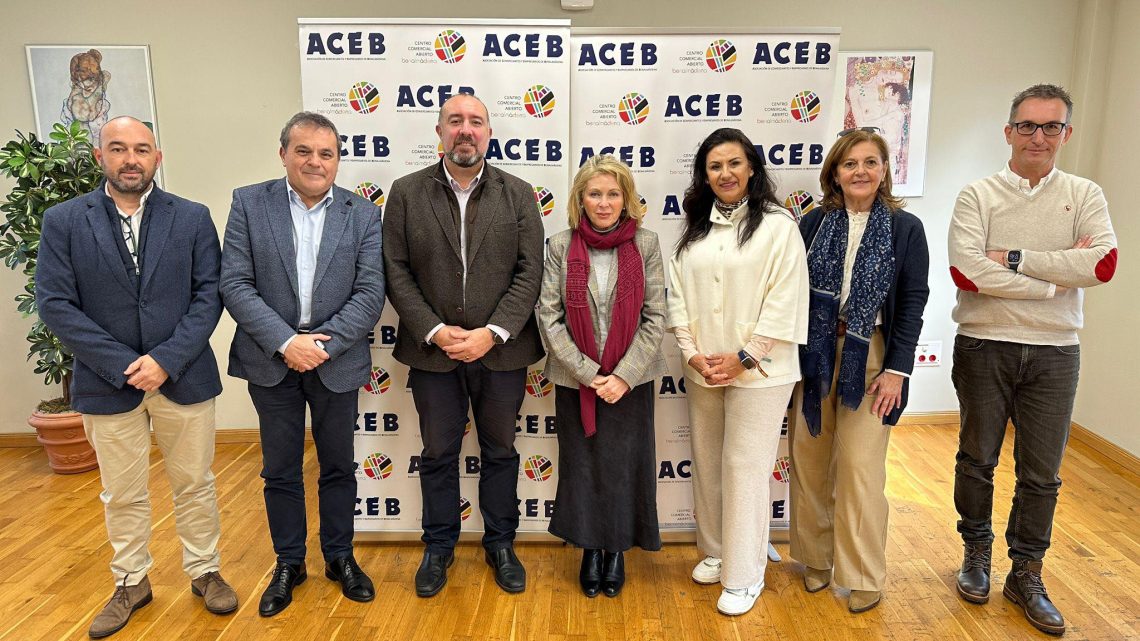 La delegada de Empleo destaca el crecimiento del tejido empresarial y el descenso del paro en Benalmádena