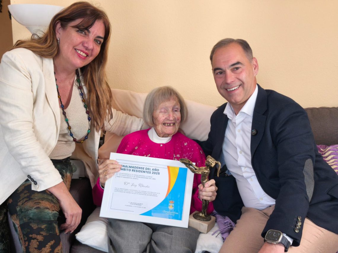Benalmádena rinde homenaje a Ivy Rhodes tras su 105 cumpleaños