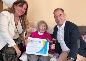Benalmádena rinde homenaje a Ivy Rhodes tras su 105 cumpleaños