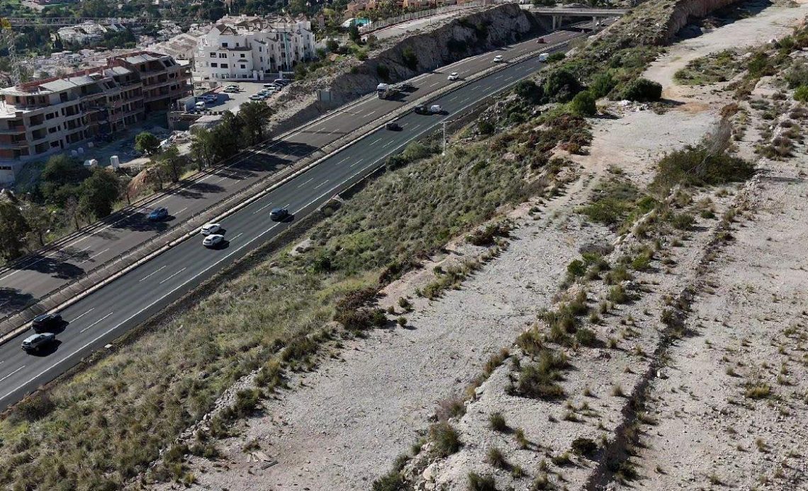 El Ayuntamiento de Benalmádena saca a licitación la parcela de Rocas Blancas para construir 230 viviendas protegidas
