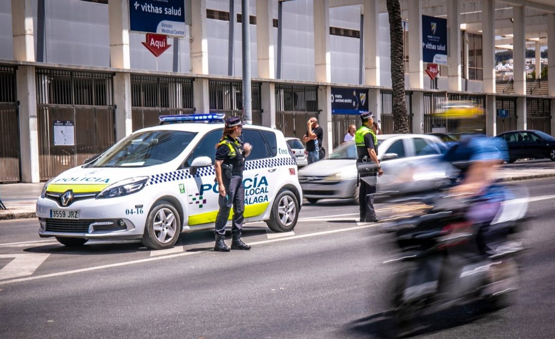 Detenido un joven por conducción temeraria tras una persecución desde la capital hasta Benalmádena