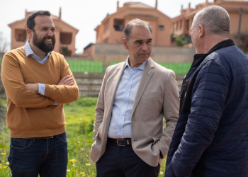 El Ayuntamiento mejora la iluminación de Aldeas Viejas, Camino del Amocafre y calle Italia con 40 luminarias solares