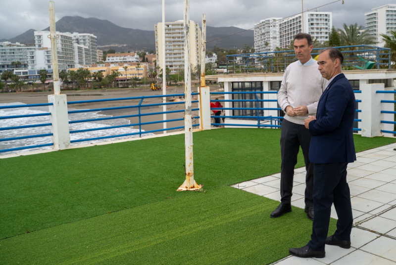 El alcalde y el edil del Puerto revisan sobre el terreno el proyecto para la reforma integral del Centro Náutico