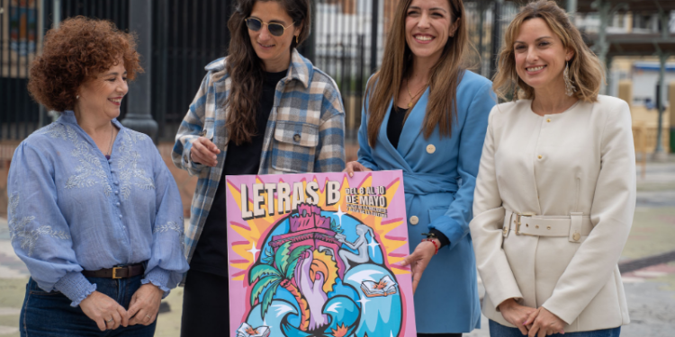 La artista Bosska firma el cartel de la tercera edición del Festival Letras B de Benalmádena