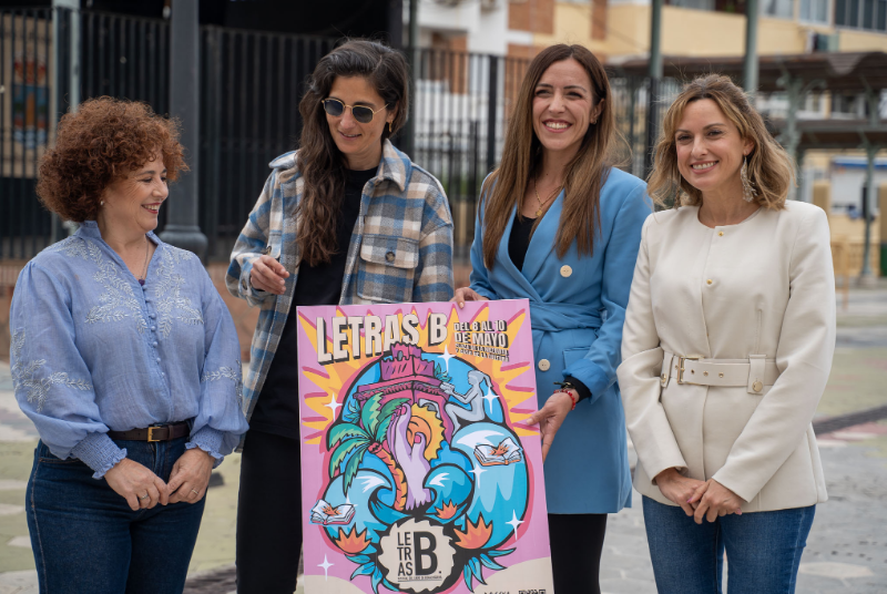 La artista Bosska firma el cartel de la tercera edición del Festival Letras B de Benalmádena