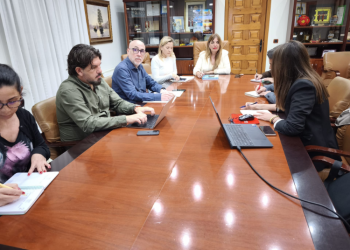 El Ayuntamiento acoge una reunión de trabajo para analizar las líneas de actuación del proyecto Destino Turístico Inteligente (DTI)